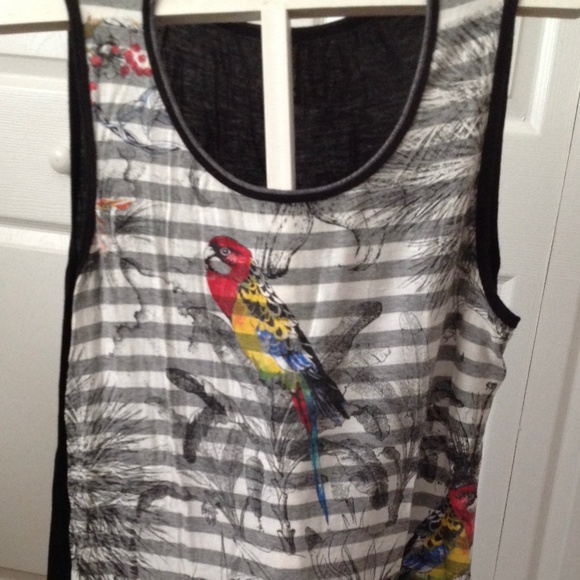 VS Collection Ladies sleeveless top - Picture 1 of 6
